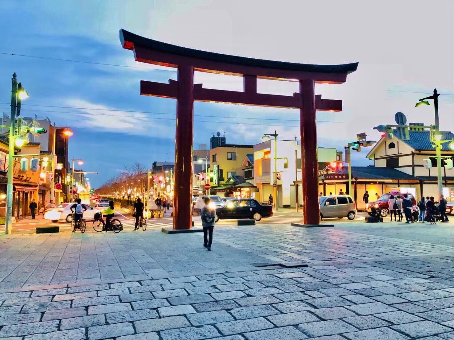 猿田彦のこと ― 分かれ道に立って、方向を示す神